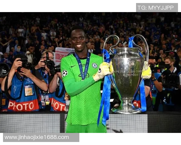 守护荣耀 球星门将守门神技尽显 足球壁纸展现绝佳扑救瞬间